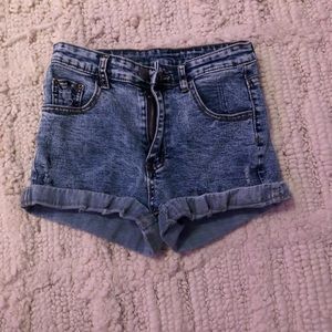 CUTE SUMMERY DENIM WASHED SLIGHTLY RIPPED JEAN SHORTS ROLLED EDGE PREPPY SUMMER